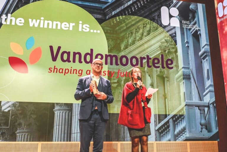 Vandemoortele receiving award at Belgian Awards for Sustainability Reports