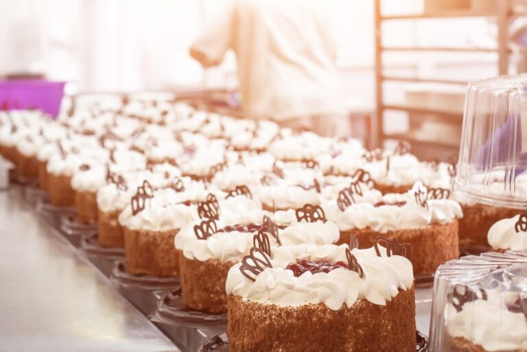 Cakes that blend technology with craft